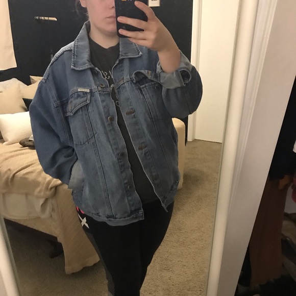 Oversized 90’s Denim Jacket - Picture 7 of 8